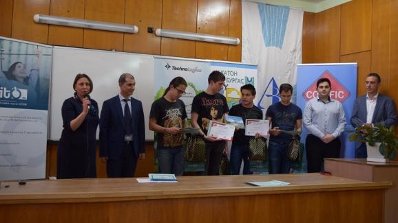ИКТ Клъстер Бургас подкрепи младите таланти на Хакатон 2018 Бургас