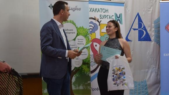 ИКТ Клъстер Бургас подкрепи младите таланти на Хакатон 2018 Бургас
