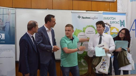 ИКТ Клъстер Бургас подкрепи младите таланти на Хакатон 2018 Бургас