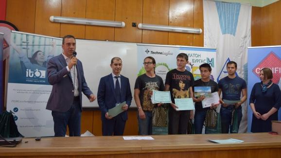 ИКТ Клъстер Бургас подкрепи младите таланти на Хакатон 2018 Бургас