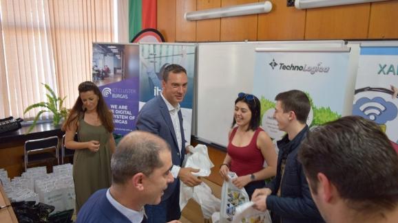 ИКТ Клъстер Бургас подкрепи младите таланти на Хакатон 2018 Бургас
